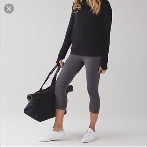 Lululemon Dark Carbon Align Crop